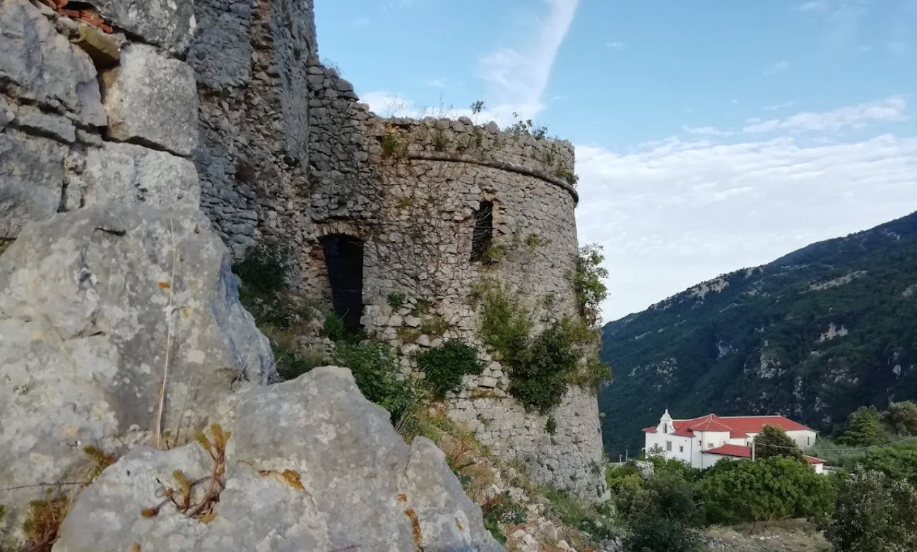 Castello di Roccaguglielma, Italy